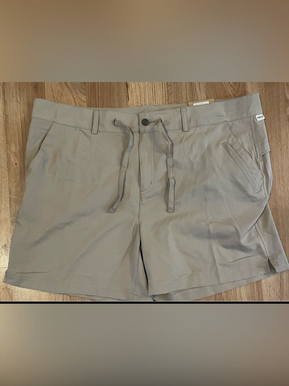 NWT Magellan Outdoors Women's Cargo Shorts in Light Gray